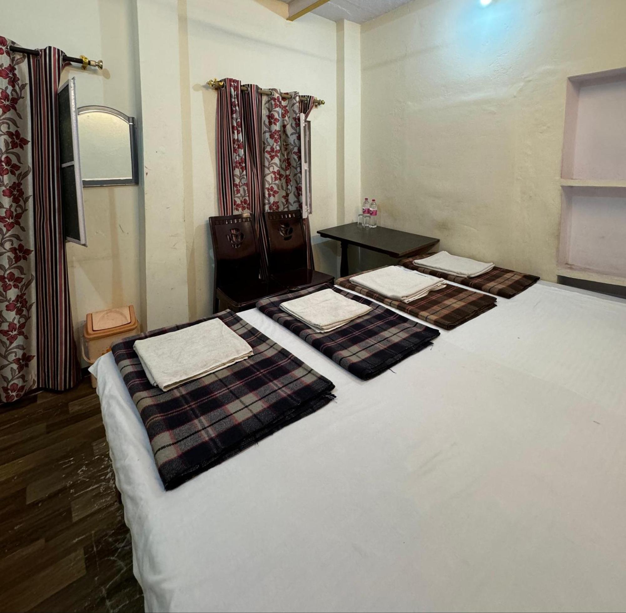 The Golden Lodge Βαρανάσι Εξωτερικό φωτογραφία