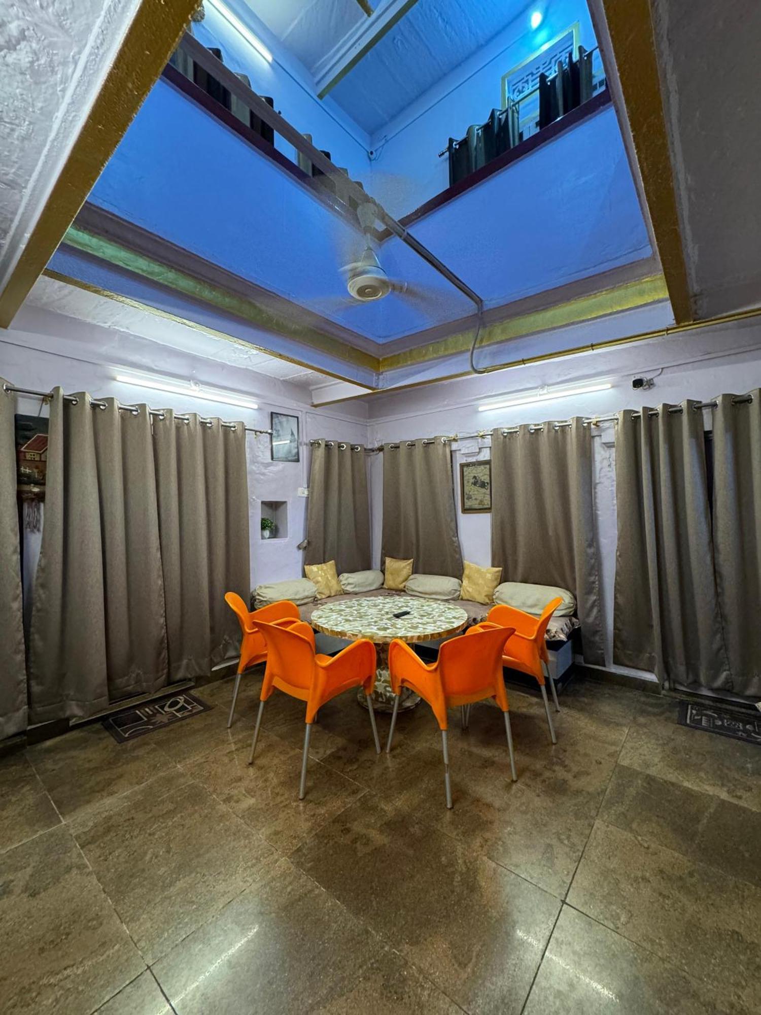 The Golden Lodge Βαρανάσι Εξωτερικό φωτογραφία