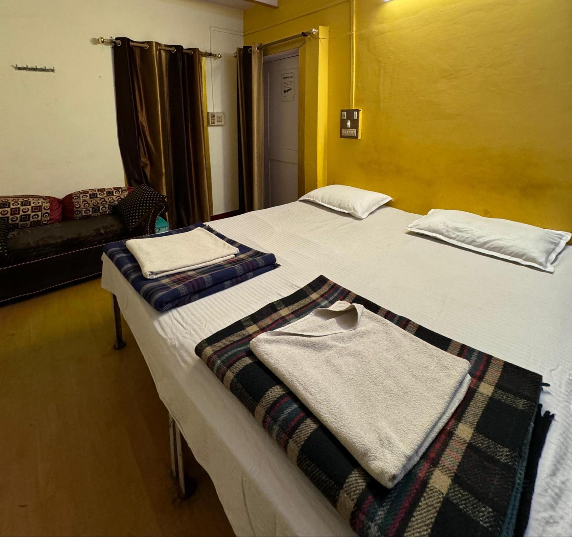 The Golden Lodge Βαρανάσι Εξωτερικό φωτογραφία